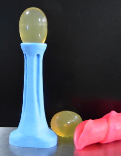 siliconebeauties:  Egg Insertion Tool“[Primal Hardwere’s] new Egg Insertion Tool  is designed to make egg insertion into your ovipositor much easier. Holes in the cup portion allow the egg to be released inside the toy  without suction pulling it