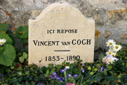 diamondheroes:Vincent’s tombstone in Auvers-sur-Oise, northwestern suburbs of Paris, France.