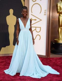 poorartists:   Lovely @Lupita_Nyongo on the red carpet tonight. #Oscars  Bow down… 