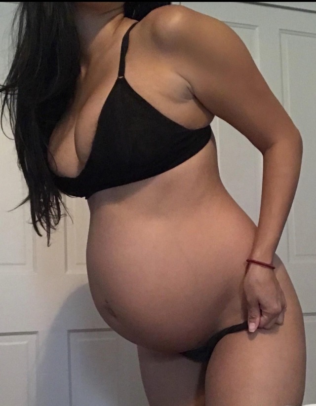 hersexytime:generald19:Ugh. Literally need a baby belly of my own 🤦🏻‍♀️😍🖤 I want this to be me!💜💜💜