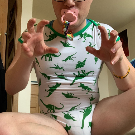 wannabediaperprincess:  *sniffs “Did you go poopy baby girl??!!   *wiggles my butt “Nu uh!! It was Mr. Snickerdoodle!! He needs a diapee change..🙈🦄🤪”  *mommy smiles as she picks me up, discreetly doing a diaper check” sure, sweetie…come