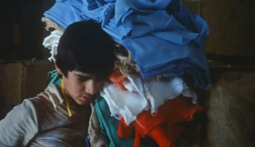 idioteque:A Suit For Wedding (Lebassi Baraye Arossi) (1976) Abbas Kiarostami