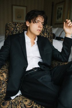 alwayschach-sprouseblog:  OMG !!! … Cole is pure fire         🔥💗      
