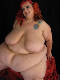 fatandhot:  all hail Ms. XXL’s fantastic double belly!  a breathtaking woman to be sure! 