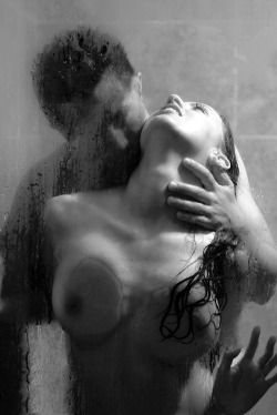 narwhalwithlegs:  passionate-xxx:  *****  Her daddy had insisted on helping yer shower, and felt she still needed him.