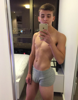 erick0794:  hot4dic2:  Hot4dic2.tumblr.com —— Follow me and I will check out your page. If I like what I see I will Follow you back!Send me selfies and other hot pics to hot4dic2@gmail.com I’ll promote your page too if you send me your tumblr information!