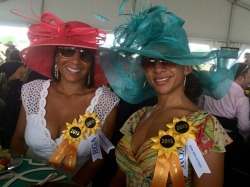 chocolatecakesandthickmilkshakes:  blackfashion:  Day at the Races, Preakness 2015 Tekedra Mawakana &amp; Cerissa O'Neal @butterflyawayblog  Black people was there?  It was a few out there. I saw a couple black people going in the gate on Belvedere Ave,