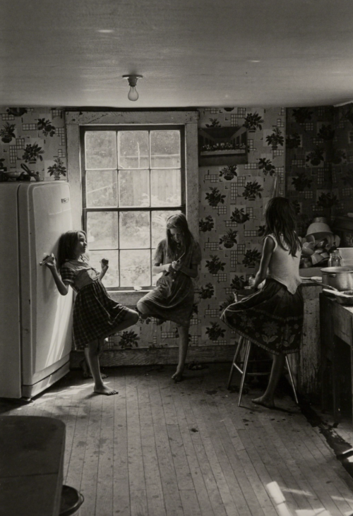 neshamama:william gedney, “three girls in kitchen, kentucky,” 1964, gelatin silver print
