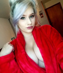 sapphiire in a ruby-red robe marks her debut in the hottest photo contest on the web