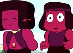 liloloveyou024:  I was re-watching the new ep and….. Looks like Sapphire caught another Ruby’s eyes PFFFT 