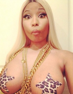 bootyful-treats:  Nicki Minaj with dem pasties doe….
