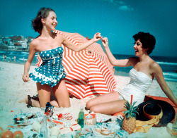 sophieknows:  vintagegal:  Two friends celebrate Christmas at Bondi Beach, Australia,1959 (via)  Sweet 