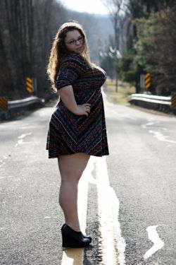curvychickcs:curvychickcs.tumblr.com  I do love seeing curvy chubby chicks - She is quite arousing to me.