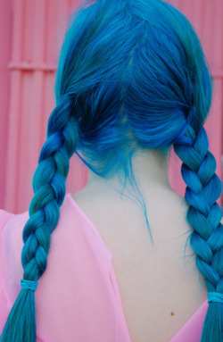 Blue Hair | via Tumblr no We Heart It. http://weheartit.com/entry/60438592/via/r_b_k