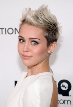 Miley Cyrus - Elton John&rsquo;s Academy Awards Party. ♥  So beautiful. I want to marry her. ♥