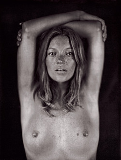 artchiculture:  Kate: Top to BottomPhotograph by Chuck Close; W magazine September 2003. 