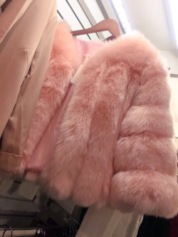 pinku-tenshi:  Help!! Does anyone know any cheap faux fur coats in pink or white, similar in style to these pics^? It’d be a big help if you linked me😭🙏🏻