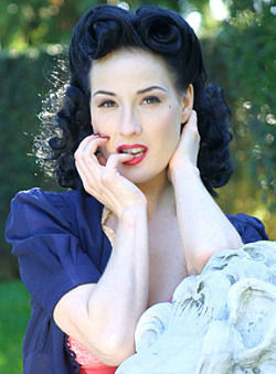 diva-von-teese:  Dita Von Teese photographed by Keith E. Williams for Glamourcon.At the Playboy Mansion on November 19, 2002You can read the interview here. 