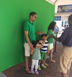 emmyblotnick:  Either this family has no idea how green screen souvenir photos work or they know EXACTLY how they work. 