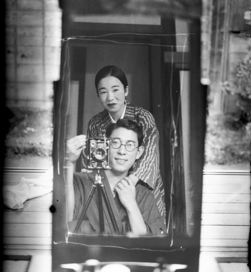thekimonogallery:    A photographer’s portrait in a mirror, a hundred years ago, Japan, ca. 1920. Text and image via Old Japanese Photos on Facebook