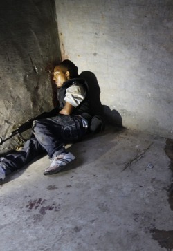 fnhfal:  The slain body of a drug gang member are seen inside a house after a gunfight with the army