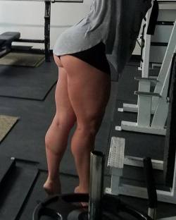 Gym Girls with Muscular Calves gallery : http://www.her-calves-muscle-legs.com/2018/08/welcome-to-gym.html