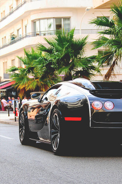 wearevanity:  Bugatti Veyron © 