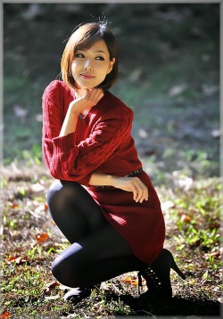 tightsobsession:  Black opaque tights and red sweater dress.