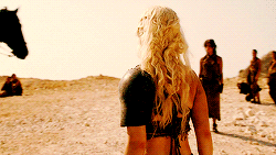 victariongreyjoyn:    game of thrones meme: eight quotes [6/8] ↳ “If I look back I am lost.”   