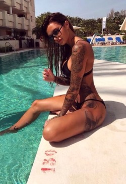 madforher:  I like to call this Lauren by pool….