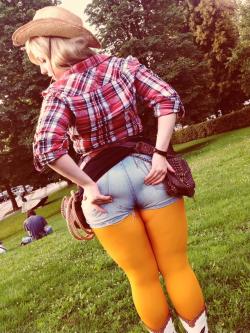 cosplay-booties:  Applejack - Glasmond