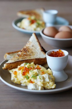 foodffs:  Silken Tofu and Scrambled Eggs with IkuraReally nice recipes. Every hour.Show me what you cooked!  Looks yum