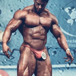 lixpex:  I was in the third row at my first ever bodybuilding contest - I had secretly dreamed of musclemen my whole life, but it took me years to work up the nerve to go see them in person. But as I sat there and drooled at the latest competitor, somethi