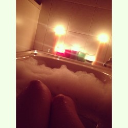 unbasic:  Late night baths are the best, can finally relax and clear my mind from shit while listen to music 