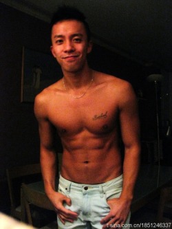 rockman-go:  xiaohaogaypic:  He’s handsome, cool, muscular, lovely, and sexy. http://xiaohaogaypic.tumblr.com/  can i have him 