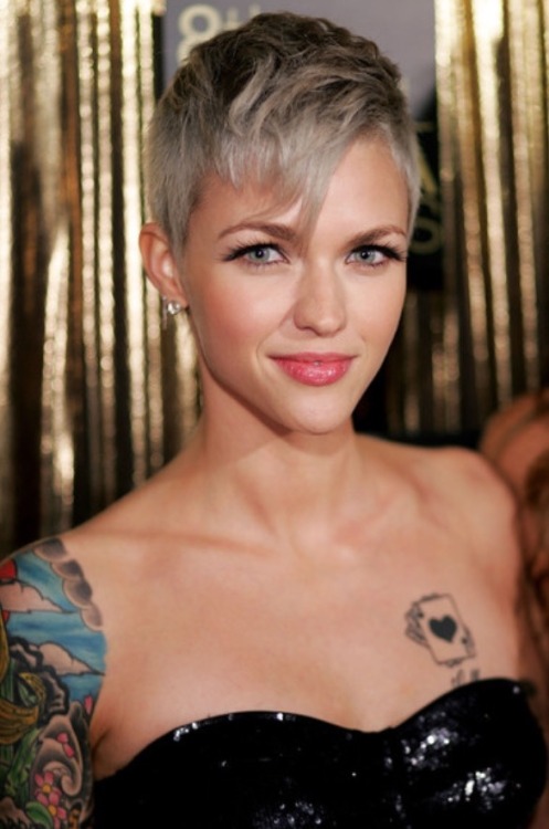 Short grey hairstyles for women over 50