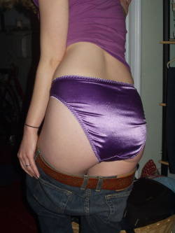 gloryof90spanties:  And with the jeans a bit lower 