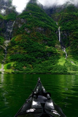 0ce4n-g0d:  Kayaking in Nærøyfjord, Norway by Tomasz Furmanek
