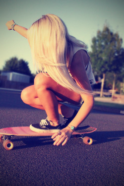 oursmokelife:  Tumblr | via Tumblr on We Heart It - http://weheartit.com/entry/60913673/via/AuurelieCH Hearted from: http://mrsfortune93322.tumblr.com/post/49926602838/skatergirl-via-tumblr-auf-we-heart-it 