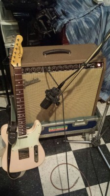 guitarrory:  Pinkerton the 62 relic tele sounds fantastic thru my 1962 Concert with its 4 10’s blaring (actually 3, ones blown!)…1962 was a great year for tone. Another Rory’s Relics guitar that sings…  