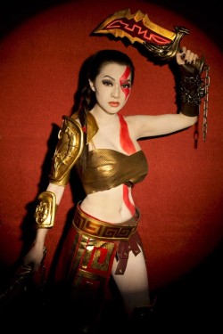 anothercutenerdblog:  Rule 63 Kratos, cosplayed by Vampy Bit Me, photographed by Anna Fischer 