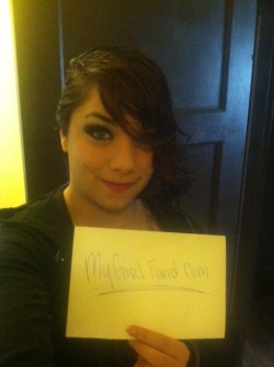 HarliiQuinn is so stoked to get verified, she sent us her verification pic! :D