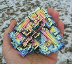 queensimia:  tigrismedve:  Rare metals - Bismuth (2x), Fluorite, Malachite, Azurite/Malachite, Pietrisite, Hafnium  aaaagahsdfjadfja;k I love minerals like these.  I want the first one. Omg if I could get that flat and/or pendant sized I&rsquo;d wear