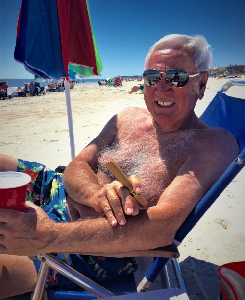 destin-friends:  Silver Furry Daddy Heaven on the Destin Beach. For you foot lovers, Cigar Daddy Lovers and overall Silver Daddy Lovers like Myself…………..Happy Friday