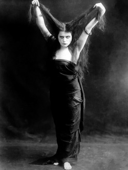 Silent film star, Theda Bara, known as &ldquo;The Vamp&rdquo;!