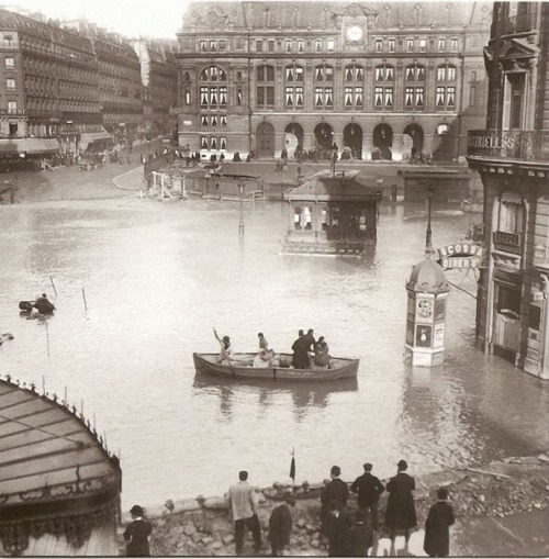 Early 1900. Paris’flooding.https://painted-face.com/
