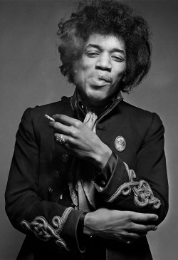 babeimgonnaleaveu:   Jimi Hendrix photographed by Gered Mankowitz, 1967. 