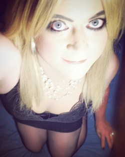 rochelle-rocknut:  mariebellebelle:  #me #cd #crossdressing #transgender #tgirl #mtf #girlslikeus #legs #boobs #tights #pantyhose  Such a cutie 