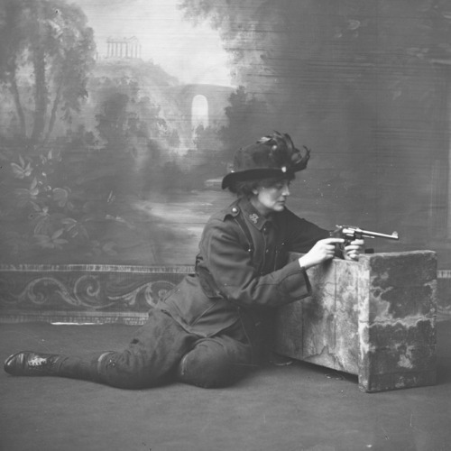   This is Constance Markievicz, who died on this day in 1927.A suffragette, anti-imperialist, socialist, and Irish revolutionary - Constance Markievicz was hardly a typical Countess. At  aged 48, Markievicz took part in the Easter Rising in Dublin, 1916,
