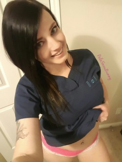sexonshift:  #sexynurse #scrubs #onoff  Plenty of volunteers here I’m sure to help you get those scrubs off 
